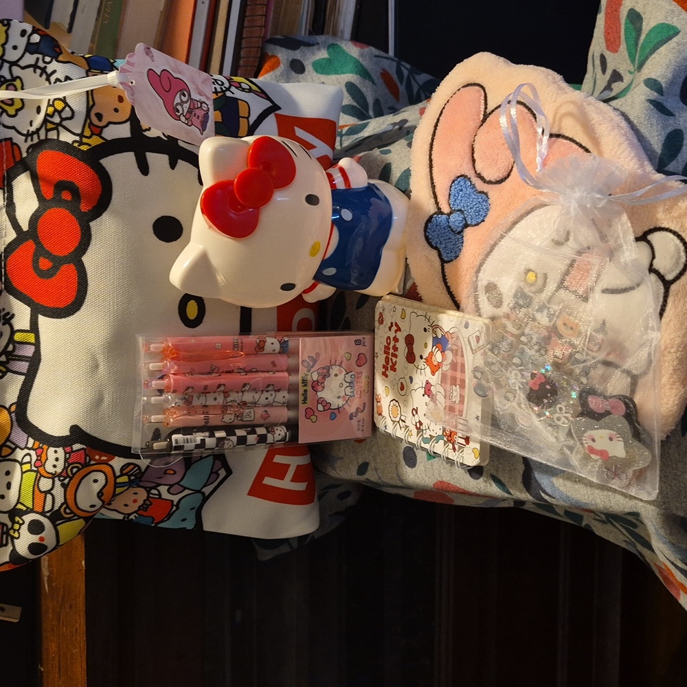 NWT 🩷 SANRIO GIFT BUNDLE 🩷 in 🎀HELLO KITTY Cotton Tote🎀 9+ items ⚘️ $72 R!